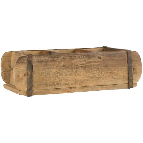 Antiguo molde de madera con separaciones