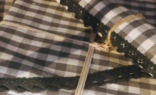 "Square Grey" Mantel Resinado c/Puntilla - Imagen 4